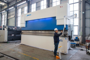 Dobladora automática del hierro del freno de <span class=keywords><strong>la</strong></span> prensa del CNC del precio competitivo de BEKE de <span class=keywords><strong>Almaco</strong></span> - Product Image 2