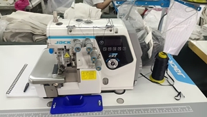 Machine à surjeter industrielle automatique Jack C7 AI - Product Image 3