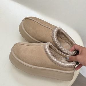 Las UGGs son una Marca Popular de Botas de Nieve Clásicas de Alta Calidad y Zapatos Casuales Aptos para Uso en Interiores y Exteriores - Product Image 5