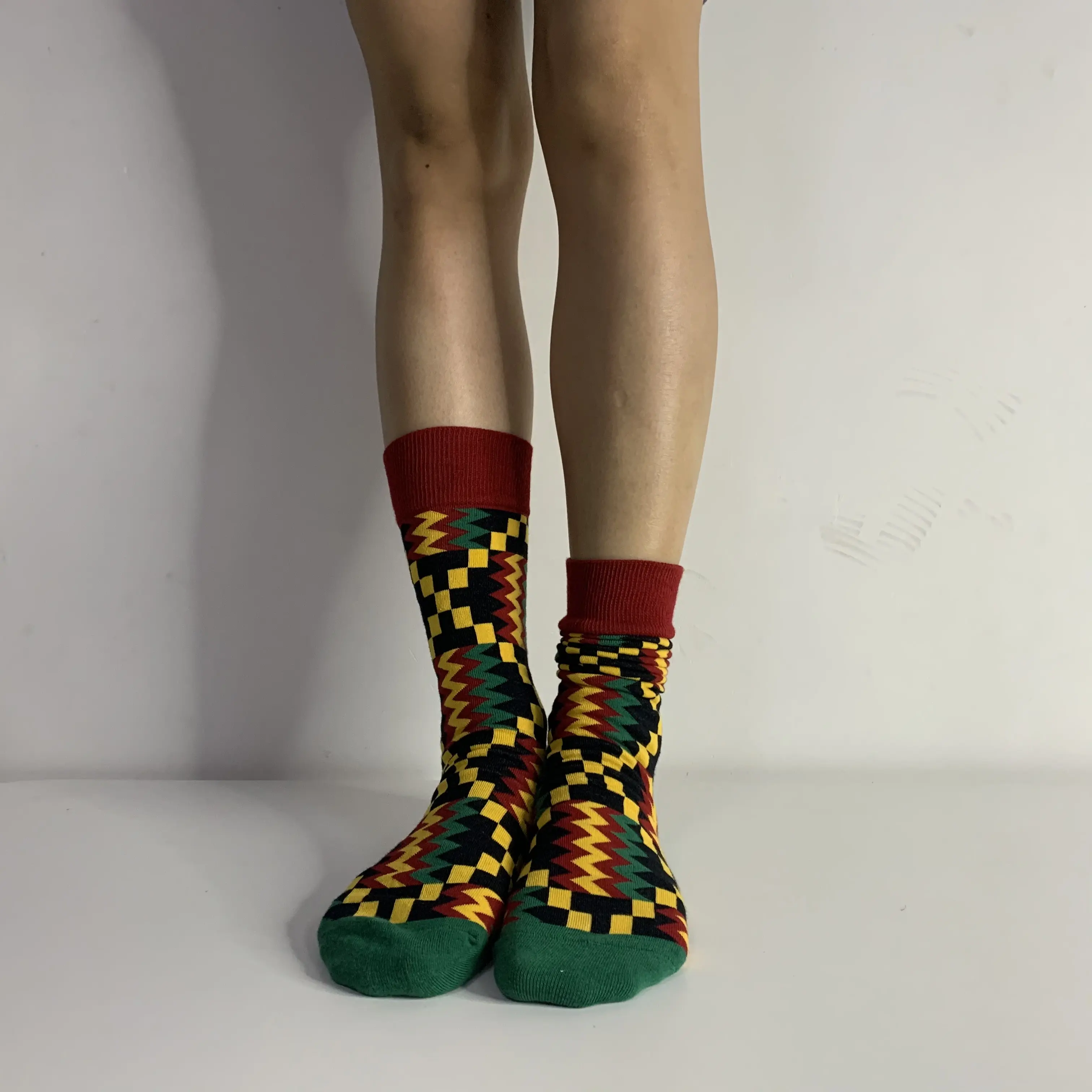 Stampa degli accessori dei calzini delle donne di vendita calde all'ingrosso variopinte su ordinazione del progettista per l'africano adulto Unisex