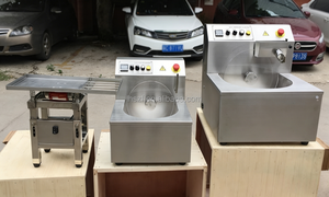 Nouvelle machine portable électrique mini 8 kg pour la fabrication, le trempage, le tempérage et l'enrobage <span class=keywords><strong>de</strong></span> barres <span class=keywords><strong>de</strong></span> <span class=keywords><strong>chocolat</strong></span> avec roue <span class=keywords><strong>de</strong></span> fusion - Product Image 6