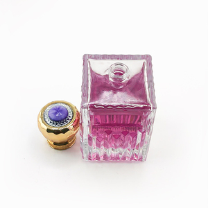 Botella de perfume de vidrio transparente cuadrada de lujo 30ml y 50ml y 100ml con tapa en forma de corona dorada y acento púrpura - Product Image 6