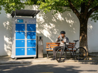 Gabinete de Intercambio de Baterías Inteligente de 8 Ranuras para Patinetes Eléctricos y Bicicletas, Protección IP54, Carga Rápida PD, Escaneo QR para Uso en Exteriores