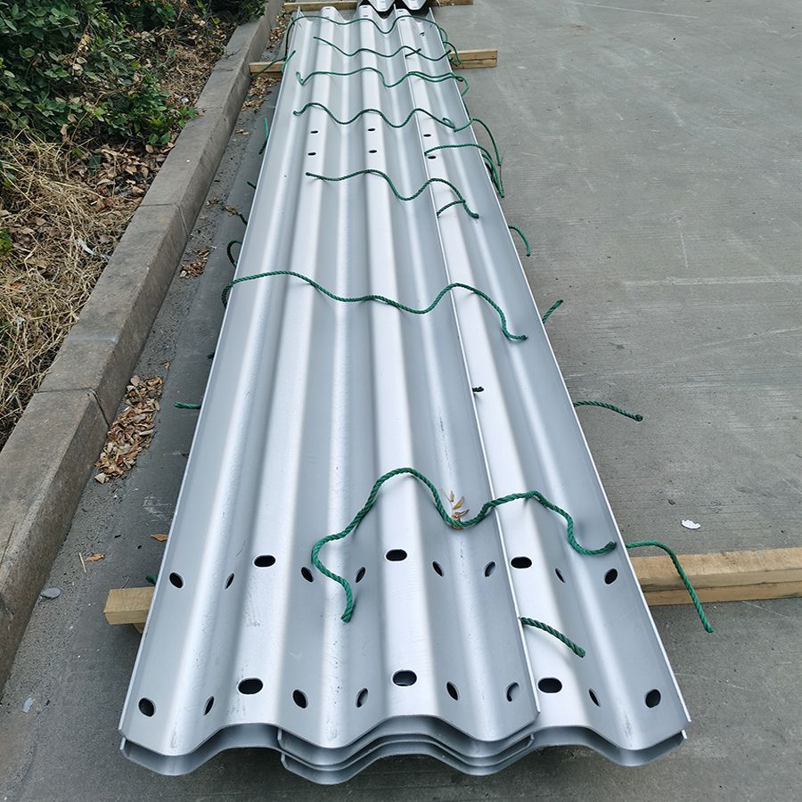 Machine à modeler les roulettes de garde-corps, Rail de protection en acier, faisceau W