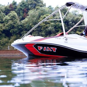 Bote de Turismo con Casco de Fibra de Vidrio para Motor Fuera de Borda de 4.8m - Product Image 2