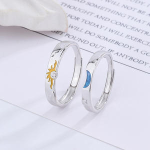 Anelli di fidanzamento e matrimonio alla moda per coppia, in argento sterling S925, con design Sole Luna Stelle e zirconi micro-pavé, per anniversario - Product Image 1