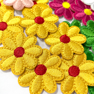9 mini-appliques brodées en forme de marguerite, petites patchs floraux thermocollants ou à coudre <span class=keywords><strong>pour</strong></span> vêtements, sacs, chapeaux, et projets DIY - Product Image 1