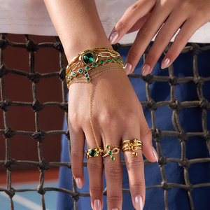 J&D Jewelry - Brazalete de Acero Inoxidable Chapado en Oro de 18K <span class=keywords><strong>con</strong></span> Circonita Verde, Cadena de Mano de Tres Capas, Anillo de Dedo, Brazalete para Mujer - Product Image 2