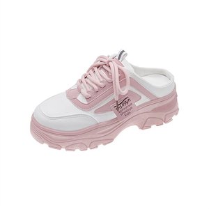 Ciabatte da <span class=keywords><strong>donna</strong></span> The Final con tomaia in pelle verniciata, chiusura con lacci, morbide, in saldo <span class=keywords><strong>online</strong></span> per l'inverno - Product Image 1