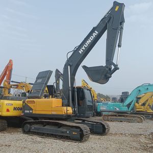 Pelle sur chenilles Hyundai R225LVS d'occasion Corée du Sud Matériel de construction fiable, performant et à faible kilométrage - Product Image 6