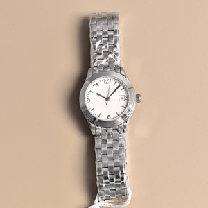 Montre Longinesing compacte et élégante avec cadran rond noir, chiffres arabes, index des heures, calendrier étanche, en acier inoxydable - Product Image 3