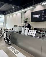 Comptoir en acier sur mesure pour café, salon de thé, ou boutique – Comptoir de présentation en acier pour café