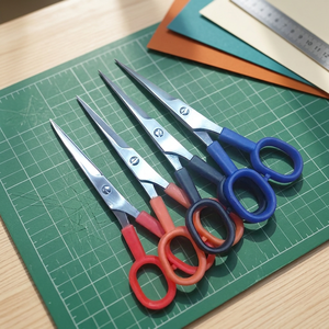 Ciseaux à cheveux ultra-légers 5,5 pouces économiques pour droitiers, manche court, lame convexe en acier, manche en plastique, prix abordable pour salon - Product Image 2