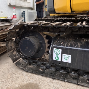 Excavadora Usada KOMATSU PC35 de Alta Maniobrabilidad para Renovación Flexible de Patios Traseros, Excavación en Espacios Estrechos y Trabajos de Movimiento de Tierras a Pequeña Escala - Product Image 3