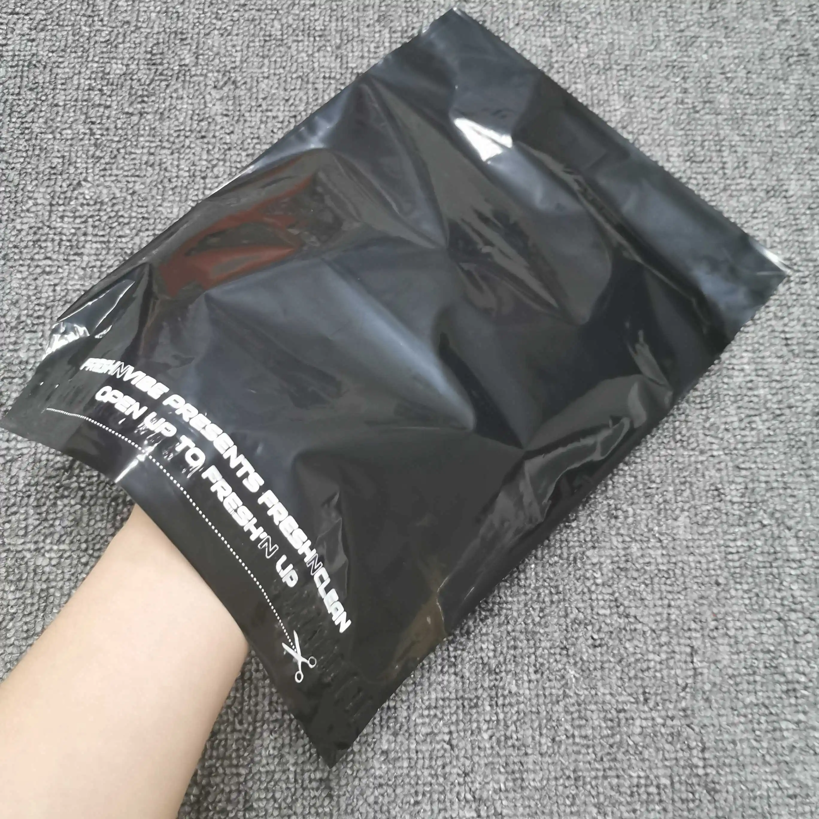 Personalizzato stampato poly corriere mailing sacchetto di plastica colorata mailer buste borse di trasporto per i vestiti