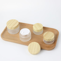 Pots en verre rond givré écologiques de 5g à 200g pour soins de la peau et crèmes pour les yeux avec couvercle en bambou, couleurs personnalisables, logo imprimé à l'écran