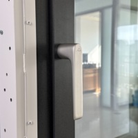 Ventanas Modernas de Aleación de Aluminio con Rotura de Puente Térmico, Vidrio Templado Low-E, Insonorizadas, Resistentes al Viento, con Certificación Energy Star para Uso en Cocinas Exteriores