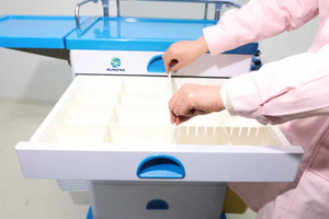 รถเข็นแพทย์เ<span class=keywords><strong>ค</strong></span>ลื่อนที่อเนกประ<span class=keywords><strong>ส</strong></span>งค์สำหรับห้องผ่าตัดฉุกเฉินและวางยา<span class=keywords><strong>ส</strong></span>ลบ - Product Image 5