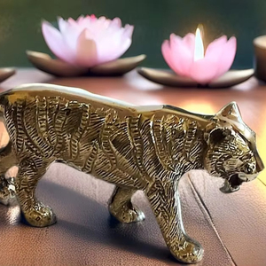 Escultura de tigre de latón de 9 pulgadas hecha a mano Art Deco estatuilla de Vida Silvestre para decoración del hogar y coleccionables - Product Image 1