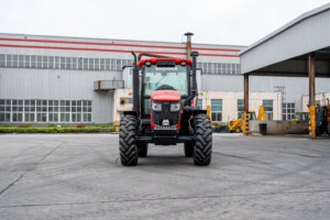 Trattore Yto Nuovo Modello Agricolo 110 CV per Lavori Pesanti con Set Completo di Accessori in Vendita - Product Image 3
