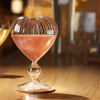 Cadeau de Saint Valentin 220ml verres à cocktail transparents en forme de coeur avec paille