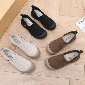 Chaussures décontractées à enfiler pour hommes, avec empeigne en tricot matelassé, semelle plate légère en caoutchouc protectrice, faciles à porter et confortables pour la marche - Product Image 2