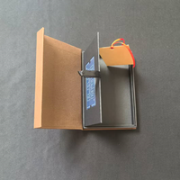 Boîte de fermeture magnétique en carton luxueux de 2mm d'épaisseur personnalisable pour l'emballage de cartes de crédit VIP de portefeuille gaufrage