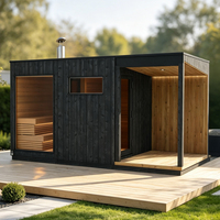 Structure de sauna extérieure noire avec terrasse en bois, entrée panoramique, chauffage au bois et douche, pour jardin