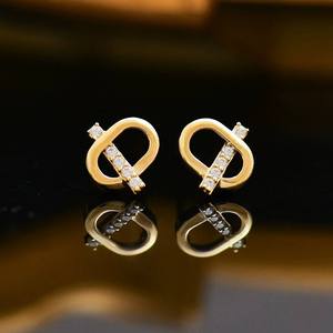 Pendientes de Moda con Letra Q para Mujer, Estilo Geométrico con Circonita, Acero Inoxidable, Chapado en Oro de 18K, Joyería Minimalista - Product Image 5