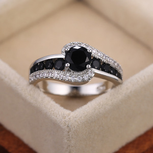 Anello con Accenti in Cristallo Nero per Donne, Stile da Ufficio, Elegante, alla Moda, Accessorio Quotidiano, Idea Regalo - Product Image 2