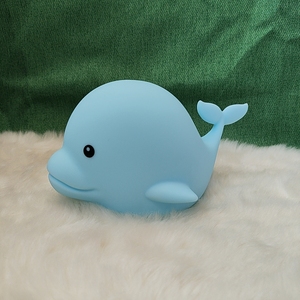 Luz nocturna LED de silicona para habitación infantil, decoración del hogar, recargable por USB, suave al tacto, con forma de delfín, para niños. - Product Image 3