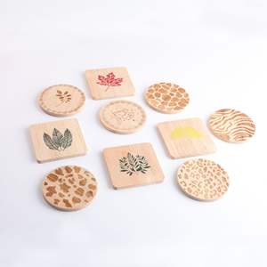 2025 nouveau produit <span class=keywords><strong>DJ</strong></span> Source usine gravé caboteur en bois couleur isolé à la chaleur tasse à café caboteur pour la maison européenne américaine - Product Image 1