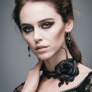 AS025 şeytan moda benzersiz tasarım gül dekorasyon seksi kadın siyah dantel gotik gerdanlık toka ile