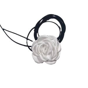 قلادة عتيقة من البوليستر على شكل زهرة قلادة للنساء قابلة للتعديل من الدانتيل متابعة تصميم مخملي مزهر قلادة ضيقة لحفل الزفاف في الصيف - Product Image 6