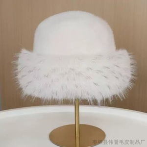 Nouveau chapeau mongol en peluche transfrontalier, chaud en hiver, en fausse fourrure de vison, élégant, avec protection pour les oreilles - Product Image 2