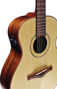 EKO GUITARS Marco Polo so HQ Guitare de voyage tout-solide avec système Fishman Flex Blend Table en épicéa et poupée acoustique - Product Image 5