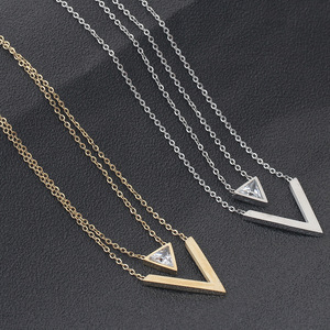 Ensemble de colliers géométriques triangulaires en acier inoxydable pour femmes, chaîne de clavicule couleur or, sertissage clos, pour usage quotidien - Product Image 2