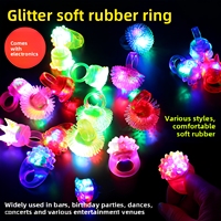 Anneaux en caoutchouc à LED clignotantes, jouets lumineux pour les doigts, en forme de cœur et de couronne, en plastique souple fluorescent, style fraise pour enfants, idéaux pour les fêtes