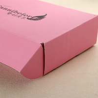 Boîte d'expédition en carton ondulé rose avec logo personnalisé pour l'expédition de lingerie et de vêtements en e-commerce