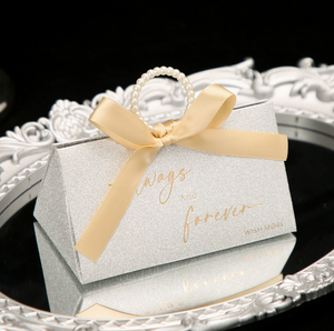 Nueva caja de dulces con brillantina fina para aniversario de bodas, caja de dulces de alta gama para boda y compromiso, caja de regalo triangular con lazo. - Product Image 4