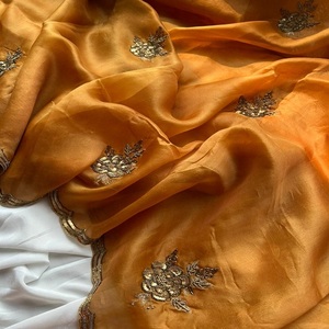 ผ้าส่าหรีออร์แกนซ่าสุดหรู พร้อมเสื้อชานเดรี ชุดพื้นเมืองสำหรับผู้หญิง ผ้าส่าหรีดีไซน์เนอร์ระดับพรีเมียม สำหรับงานแต่งงาน งานเทศกาล งานปาร์ตี้ สินค้าจากร้านบูติก - Product Image 1
