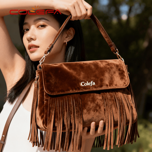 Colefa usine marron personnalisé femmes velours <span class=keywords><strong>pochette</strong></span> enveloppe sac imprimé Logo <span class=keywords><strong>corail</strong></span> polaire gland dame velours grand sac pour <span class=keywords><strong>femme</strong></span> - Product Image 4