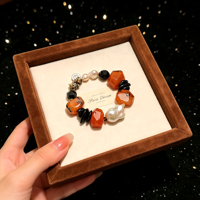Bracelet asymétrique fait main aux tons chauds, en agate rouge facettée, perle baroque et onyx noir, pour femme