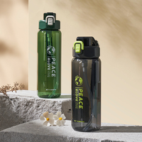 Bouteilles d'eau de sports de plein air de Yiben avec la couleur faite sur commande transparente de paille et la bouteille en plastique de gymnase de logo avec la courroie