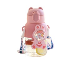 Bouteille d'eau en plastique de 600 ml avec paille, mignonne, motif dessin animé, avec sangle, anti-fuite, sûre, pour boire directement, pour élèves de maternelle et de primaire
