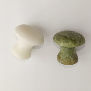 Masseur facial en pierre de cristal naturel en forme de champignon, outil de raclage du visage en quartz rose Gua Sha - Product Image 3