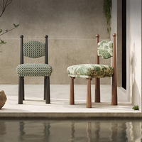 Chaise de salle à manger en bois massif de style français/nordique/wabi-sabi avec revêtement en tissu pour la maison et l'hôtellerie, idéale pour les salles à manger