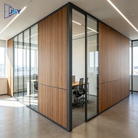 Cloison de séparation de pièce en bois de style moderne pour hall d'hôtel intérieur, cloison de séparation personnalisée avec porte, système de cloisonnement