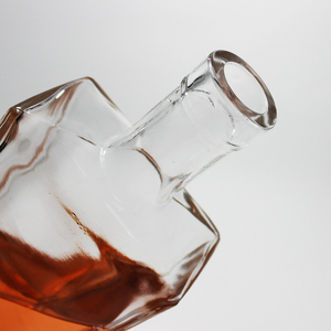 Bouteille carrée en verre extra clair de 500 ml, 700 ml, 750 ml pour spiritueux, whisky, <span class=keywords><strong>gin</strong></span>, avec bouchons argentés et impression – Vente en gros - Product Image 6