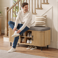 Banc de rangement rustique pour entrée OEM ODM avec portes coulissantes à tambour rainurées, compartiments ouverts, coussin et pieds en métal noir